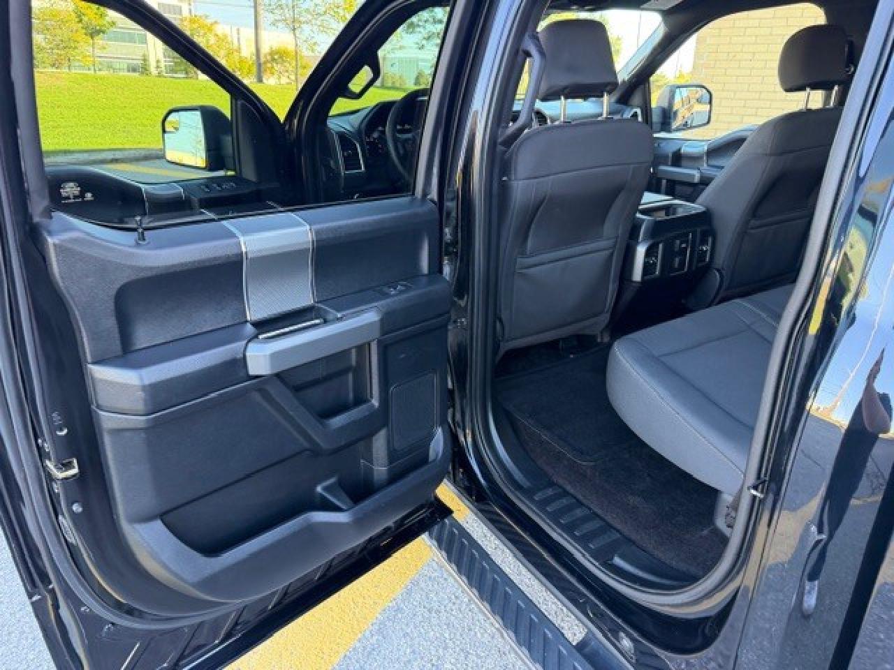 2016 Ford F-150 5.0L V8 SPORT SuperCrew  5.5 BOX CERTIFIED ALLOYS Photo