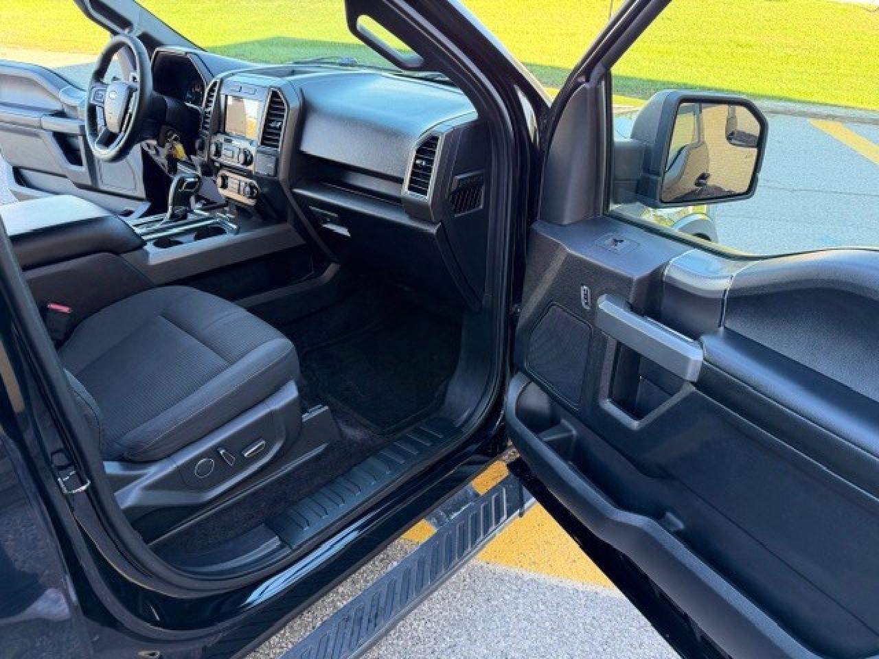 2016 Ford F-150 5.0L V8 SPORT SuperCrew  5.5 BOX CERTIFIED ALLOYS Photo