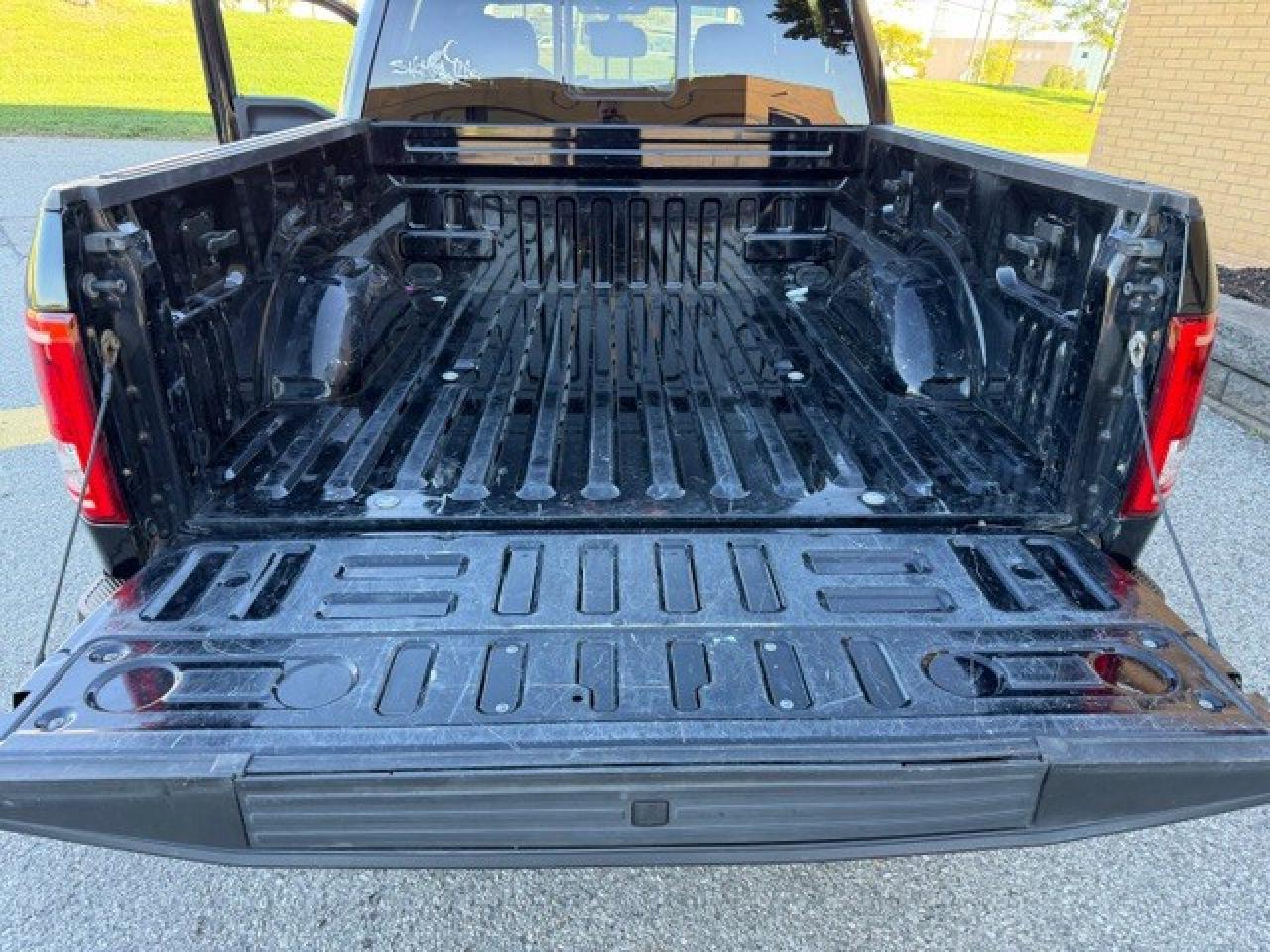 2016 Ford F-150 5.0L V8 SPORT SuperCrew  5.5 BOX CERTIFIED ALLOYS Photo