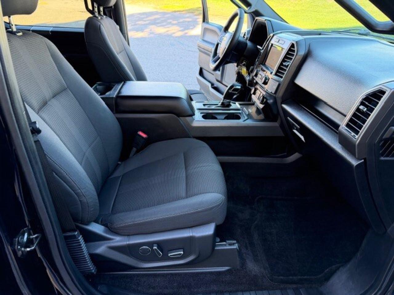 2016 Ford F-150 5.0L V8 SPORT SuperCrew  5.5 BOX CERTIFIED ALLOYS Photo