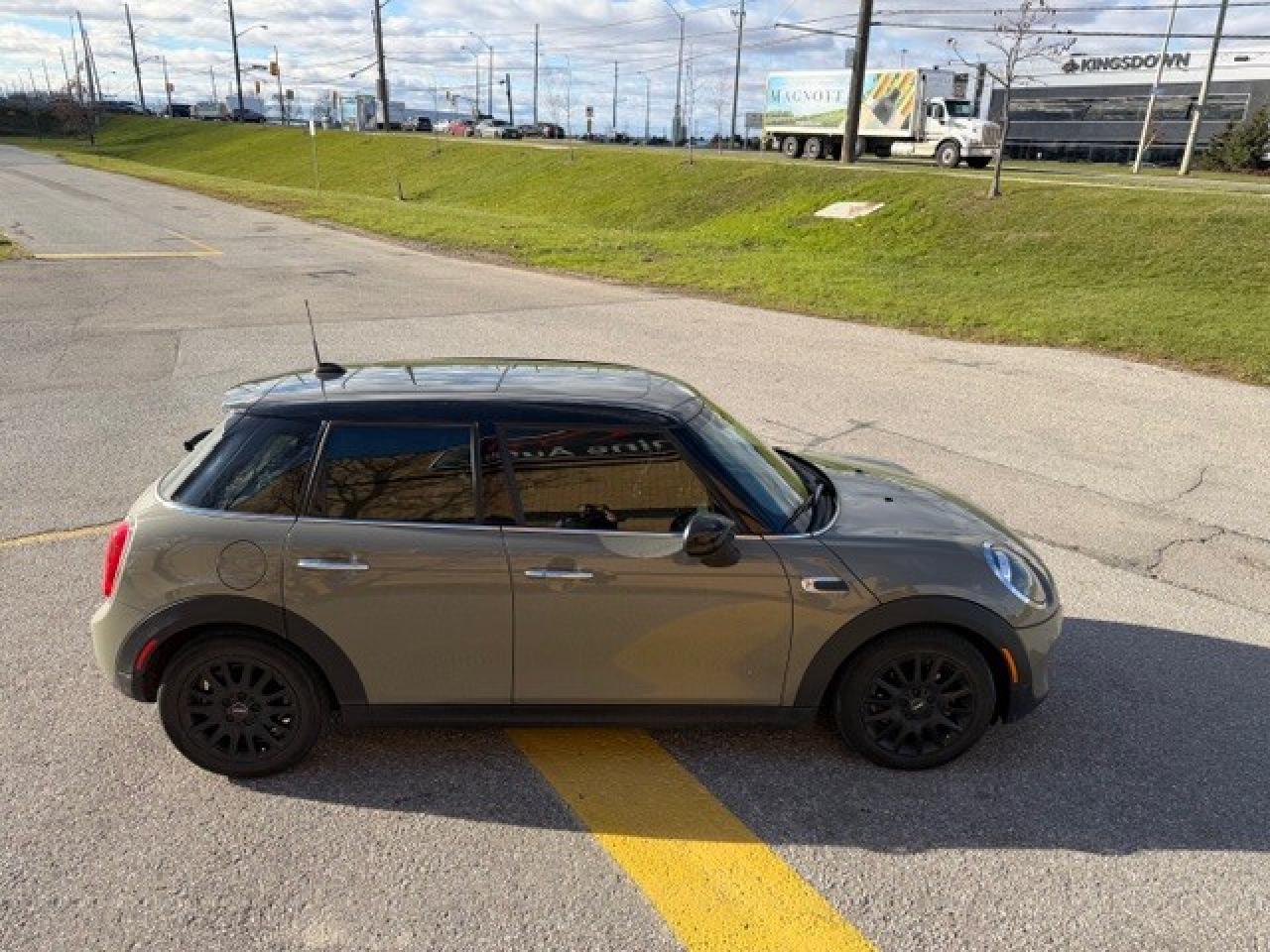 2020 MINI 5 Door 3 Cyl harmankarden wireless CarPlay Service Record Photo