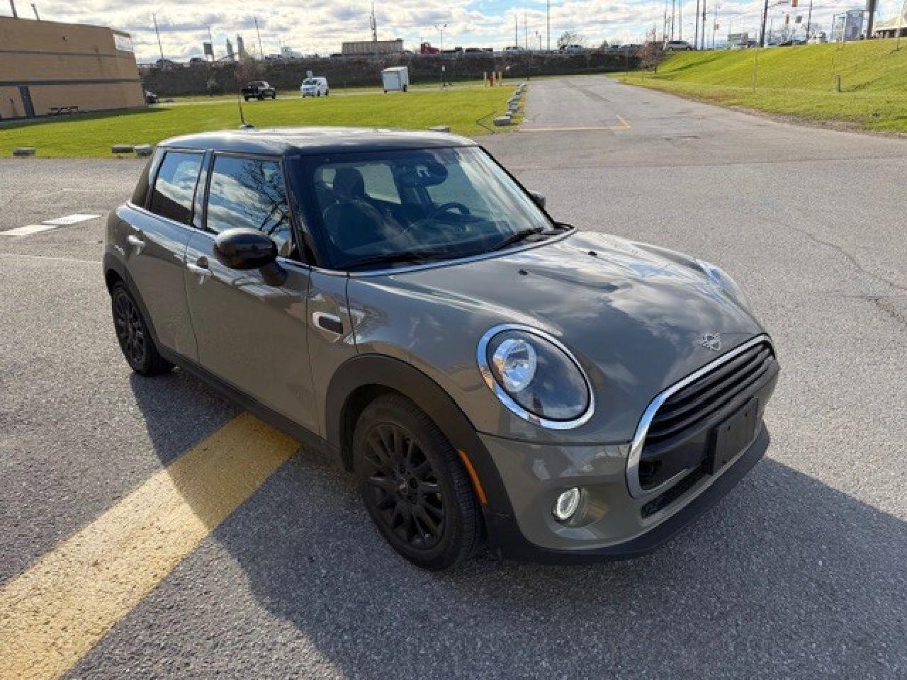 2020 MINI 5 Door 3 Cyl harmankarden wireless CarPlay Service Record Photo2