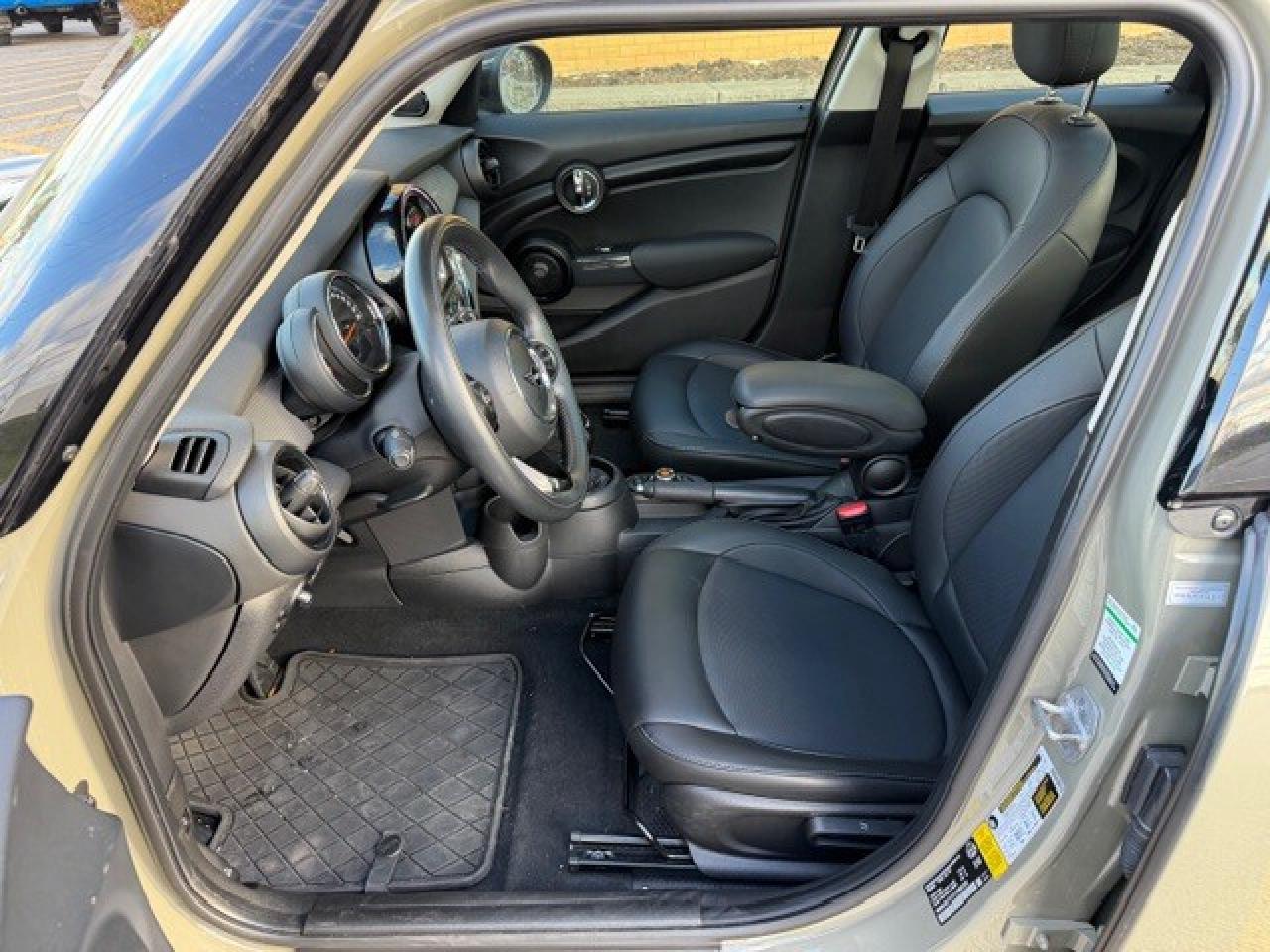 2020 MINI 5 Door 3 Cyl harmankarden wireless CarPlay Service Record Photo