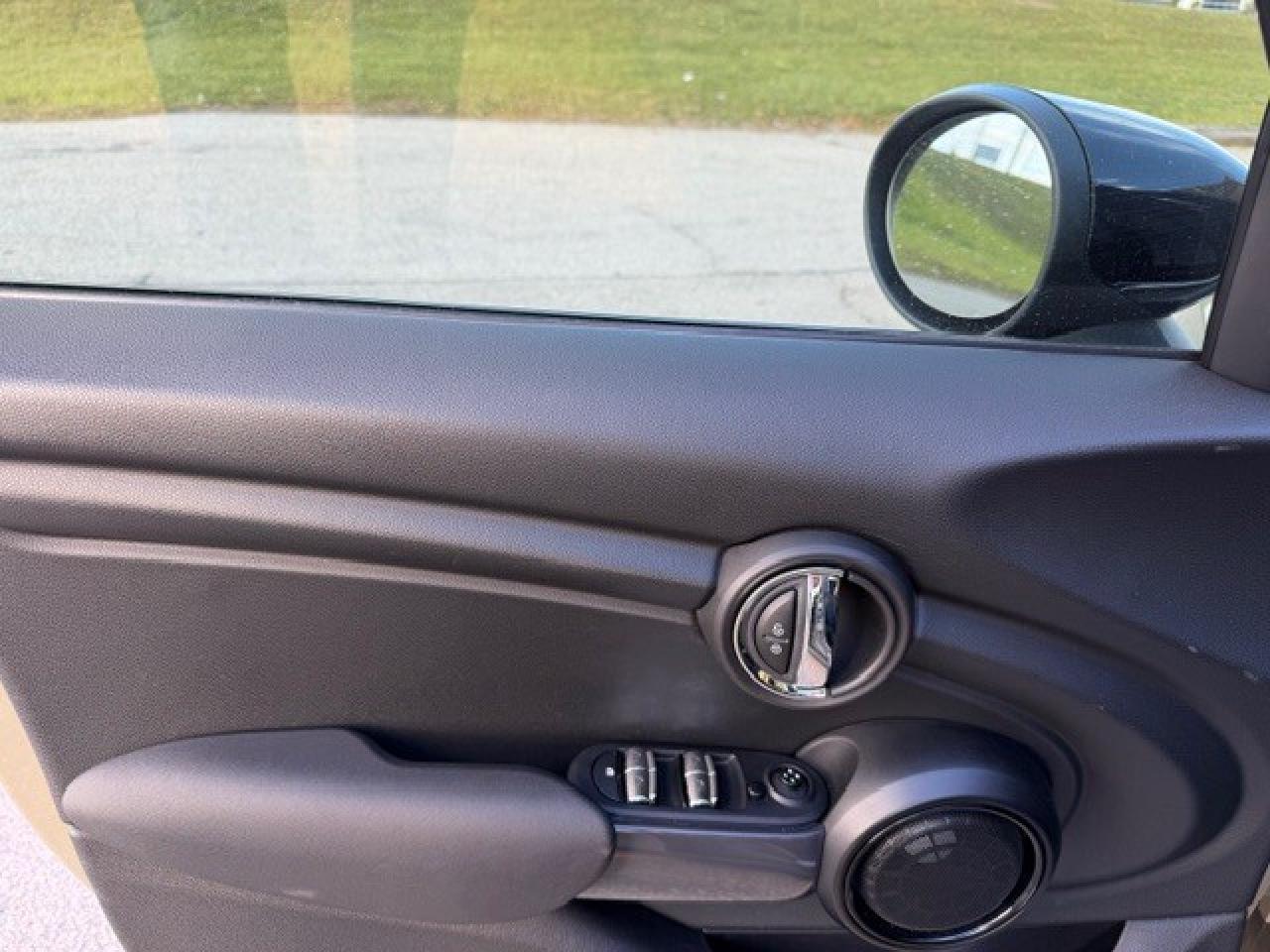 2020 MINI 5 Door 3 Cyl harmankarden wireless CarPlay Service Record Photo