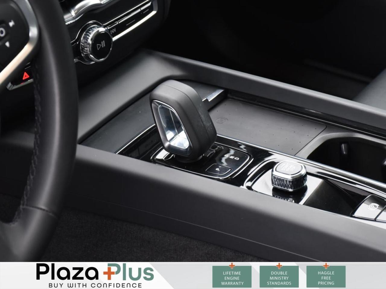 2022 Volvo XC60 Momentum   FRONT HEATED SEATS   MOONROOF   ANDROID Photo