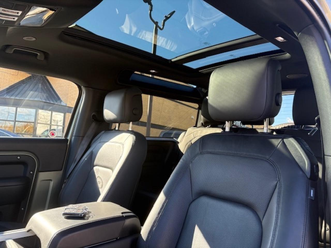 2025 Land Rover Defender 90 P400 X-Dynamic SE Cooled Seat 360 Camera Photo