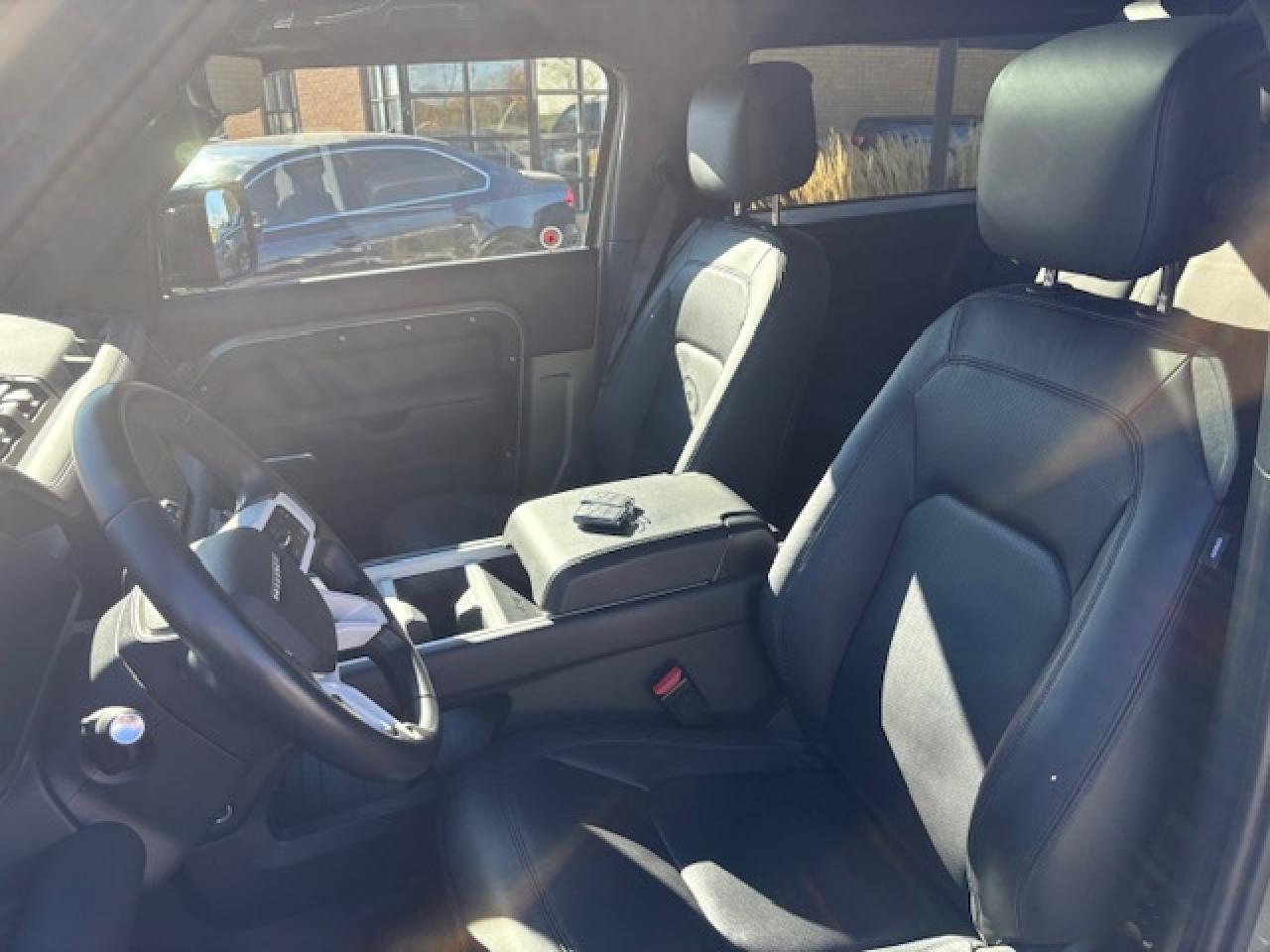 2025 Land Rover Defender 90 P400 X-Dynamic SE Cooled Seat 360 Camera Photo