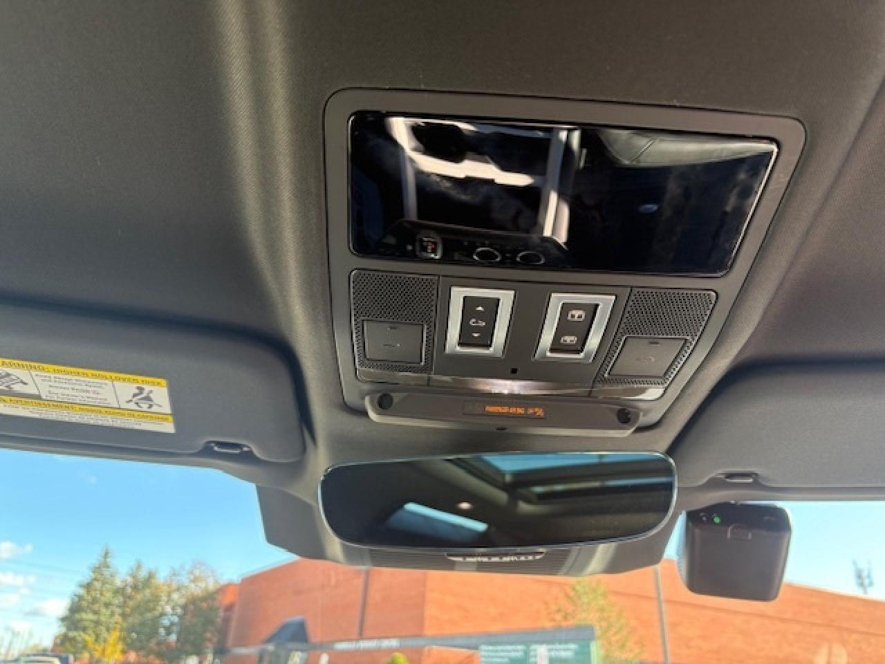 2025 Land Rover Defender 90 P400 X-Dynamic SE Cooled Seat 360 Camera Photo