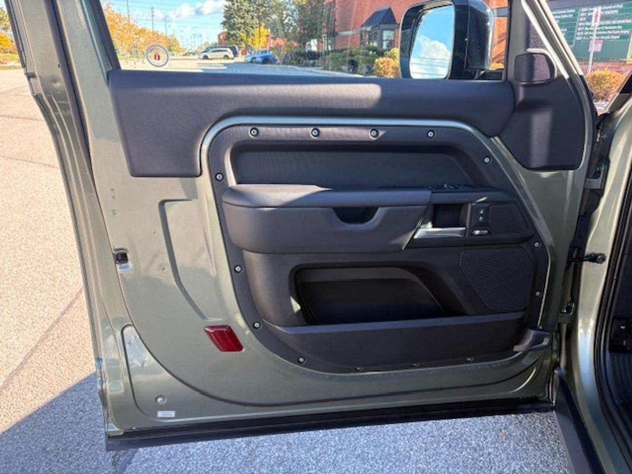 2025 Land Rover Defender 90 P400 X-Dynamic SE Cooled Seat 360 Camera Photo