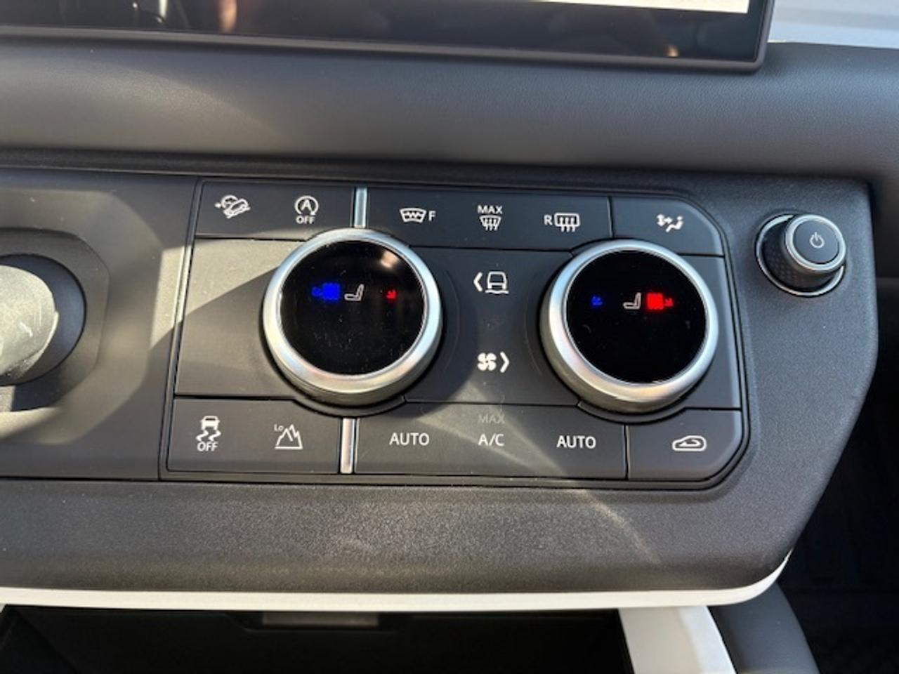 2025 Land Rover Defender 90 P400 X-Dynamic SE Cooled Seat 360 Camera Photo