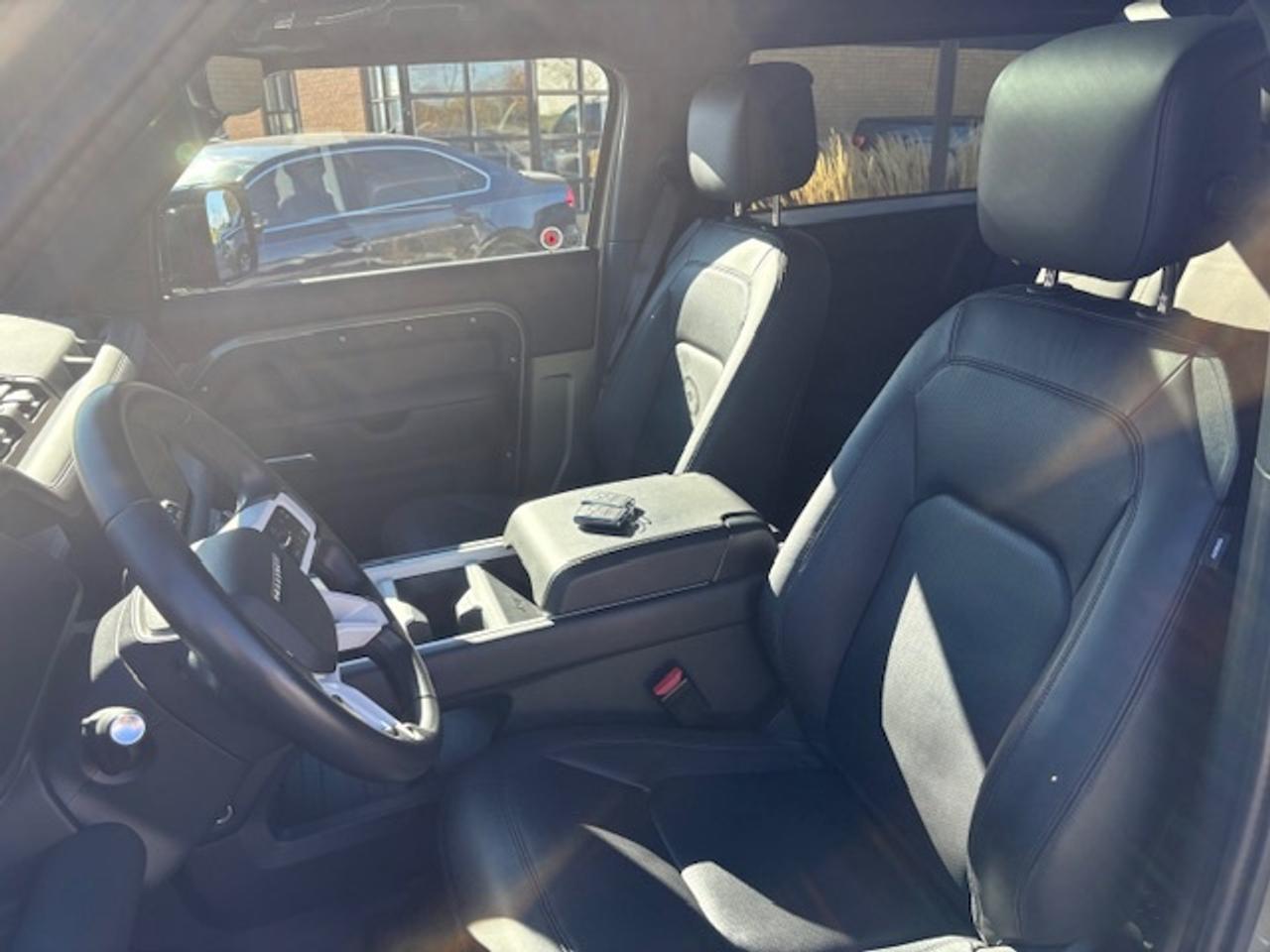 2025 Land Rover Defender 90 P400 X-Dynamic SE Cooled Seat 360 Camera Photo