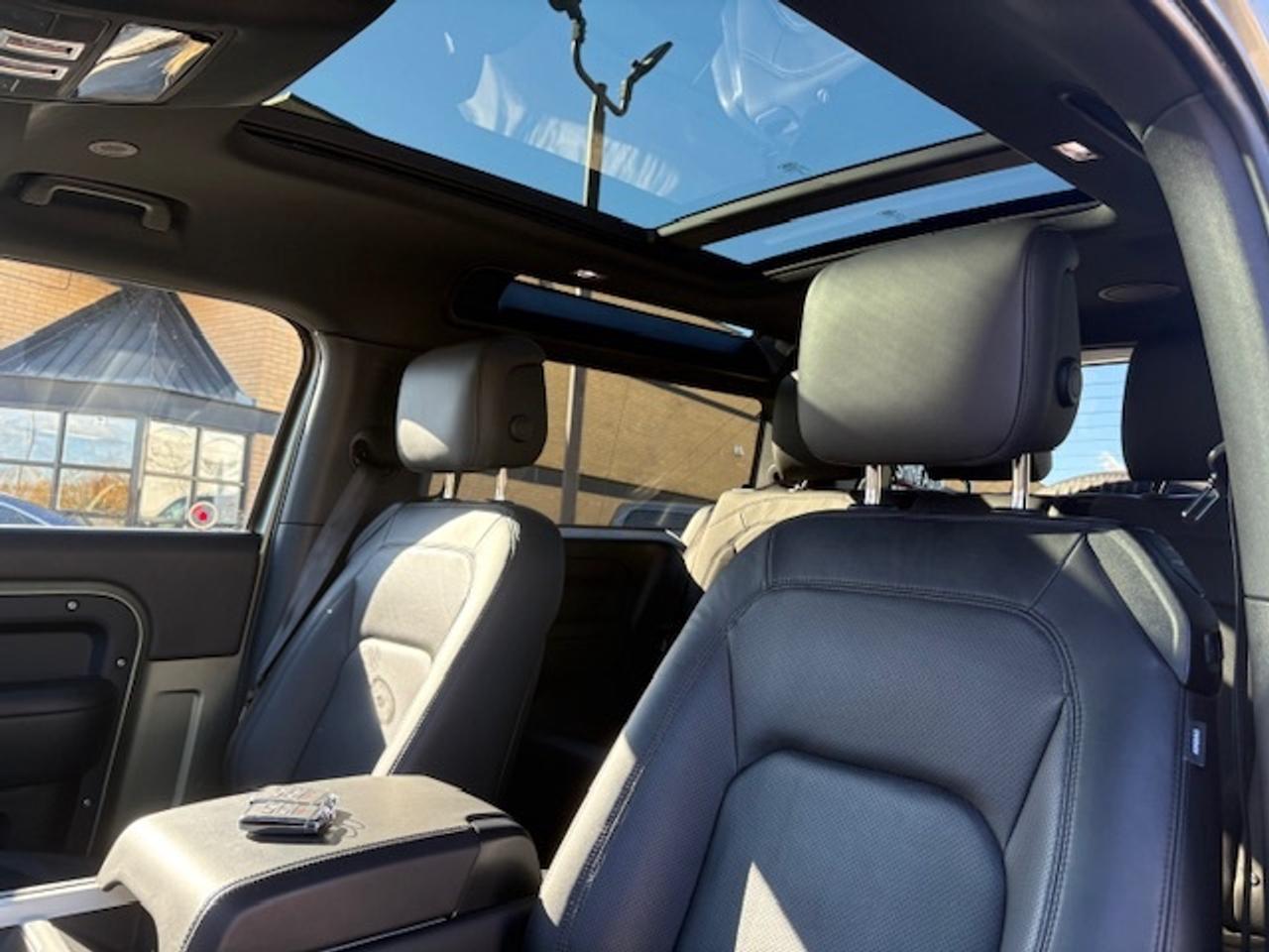 2025 Land Rover Defender 90 P400 X-Dynamic SE Cooled Seat 360 Camera Photo