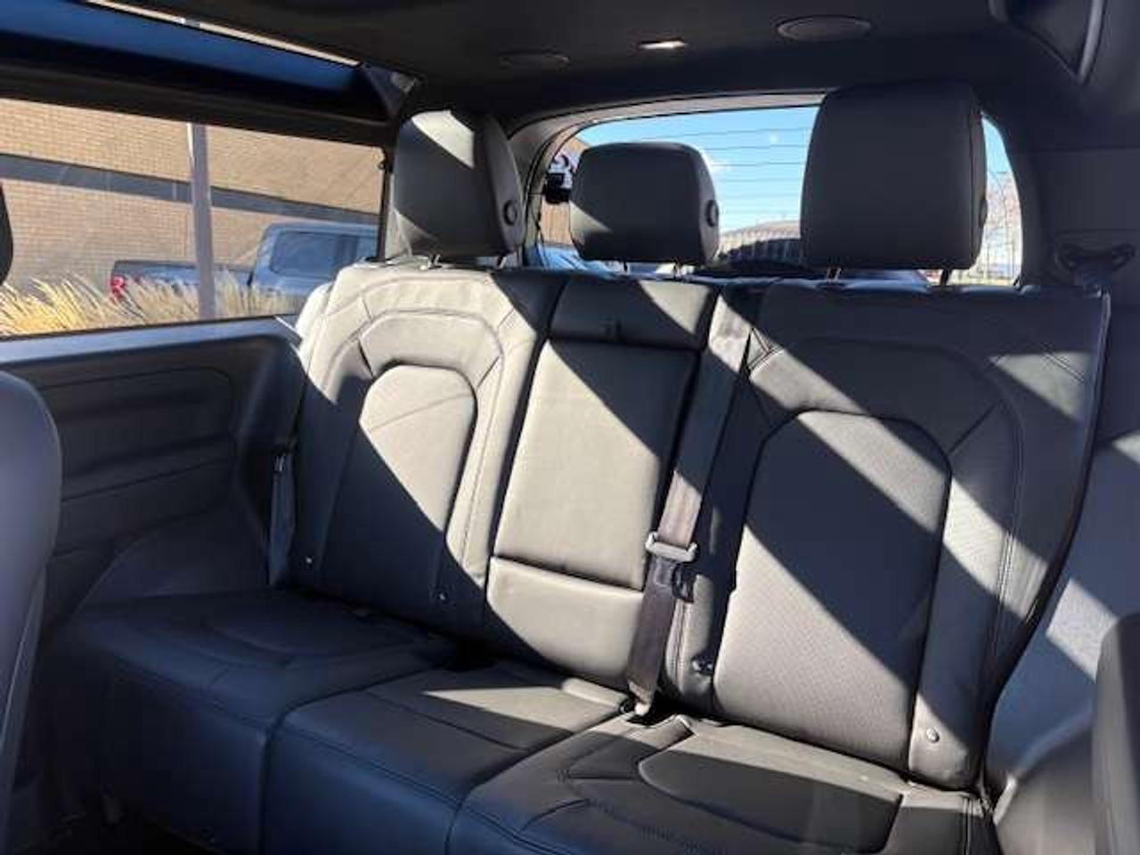 2025 Land Rover Defender 90 P400 X-Dynamic SE Cooled Seat 360 Camera Photo