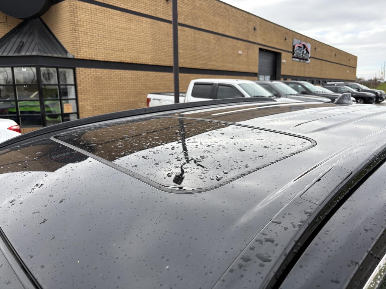 2022 Toyota RAV4 Hybrid XSE AWD TECH PKG SUNROOF 1 OWNER Photo