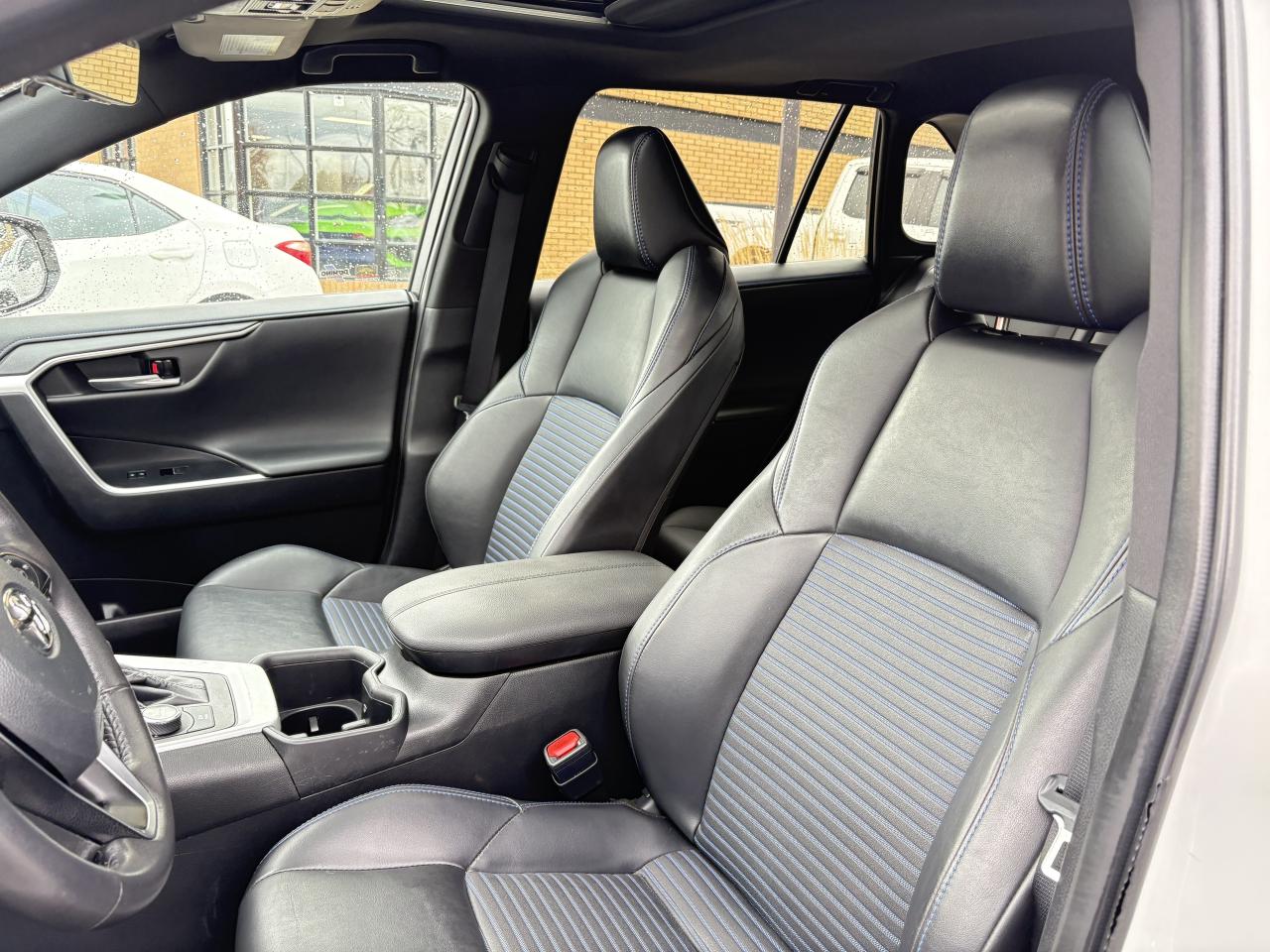 2022 Toyota RAV4 Hybrid XSE AWD TECH PKG SUNROOF 1 OWNER Photo