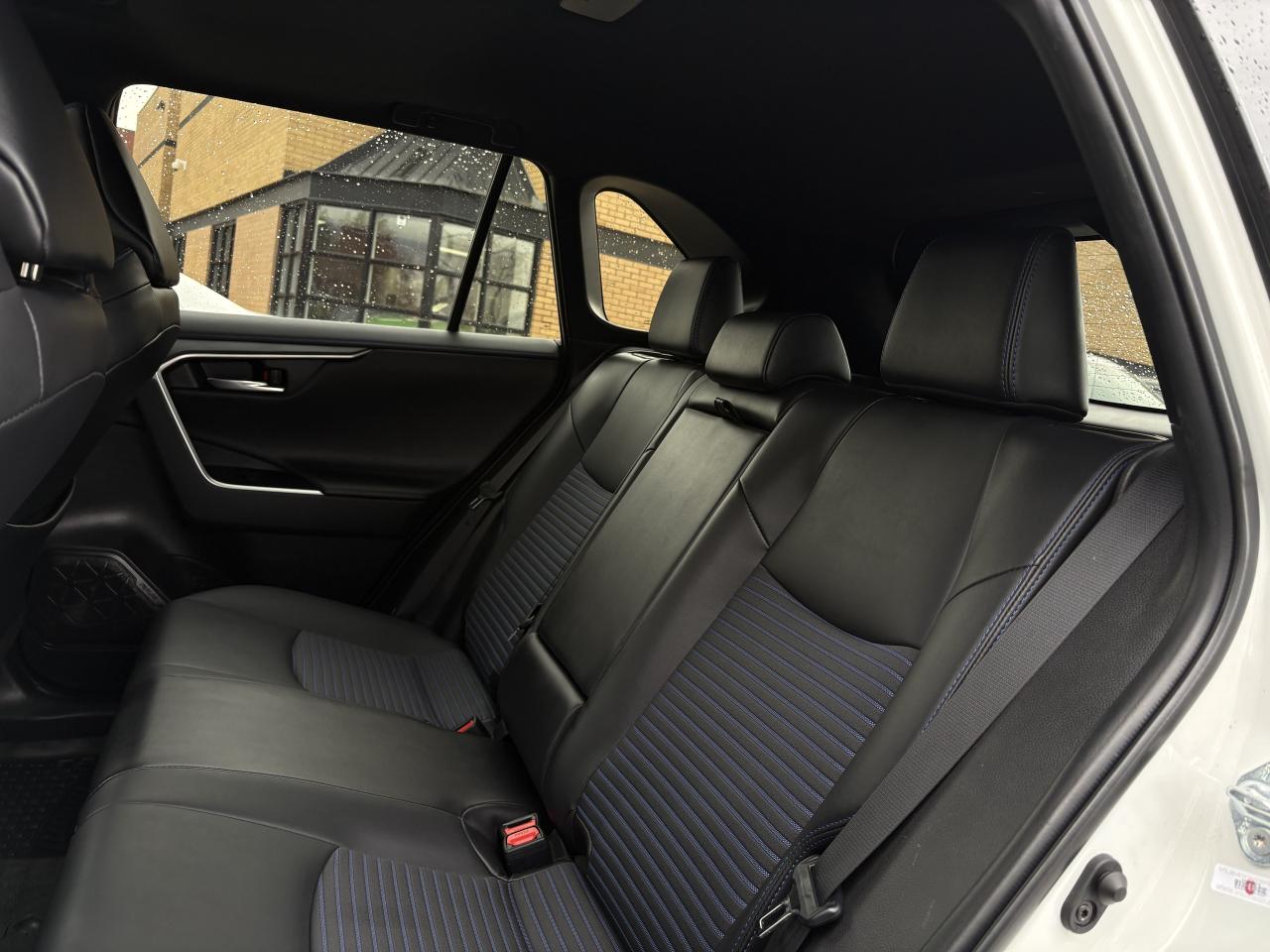 2022 Toyota RAV4 Hybrid XSE AWD TECH PKG SUNROOF 1 OWNER Photo