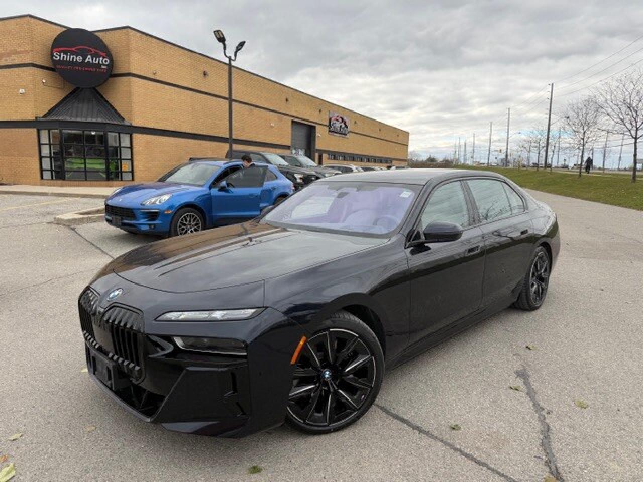 2023 BMW i7 xDrive60 REAR ENTERTAINMENT CASHMERE INT Photo