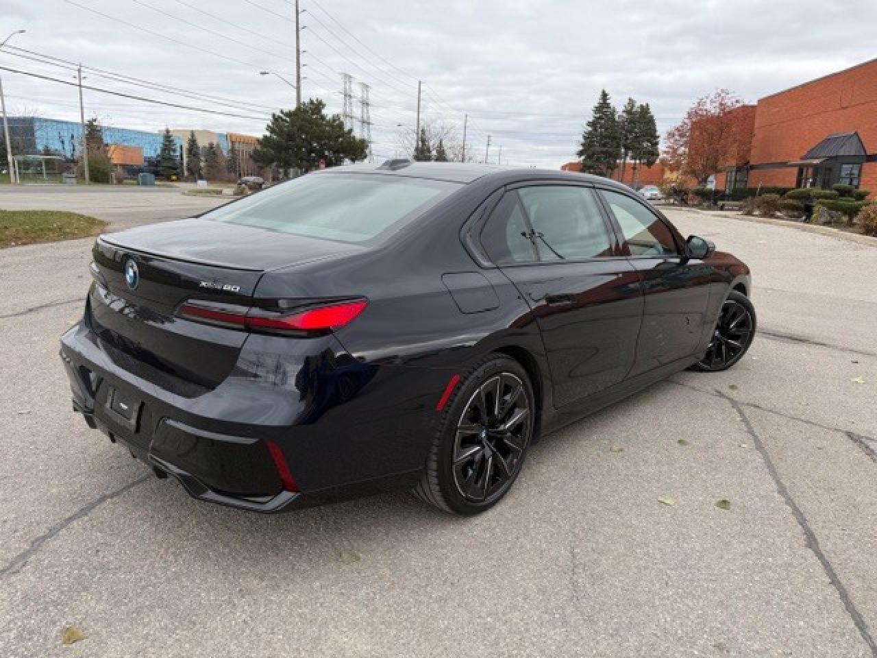 2023 BMW i7 xDrive60 REAR ENTERTAINMENT CASHMERE INT Photo