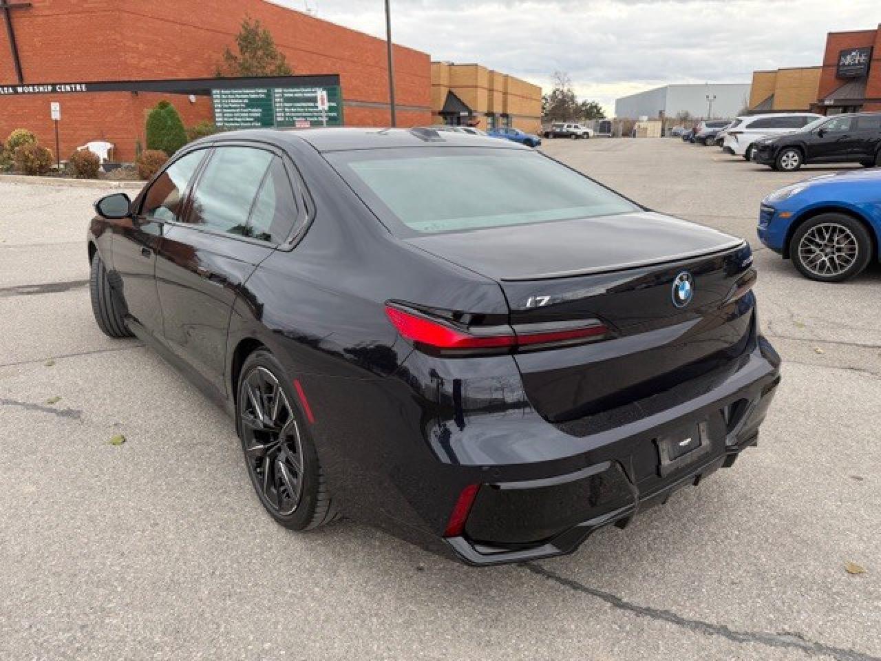 2023 BMW i7 xDrive60 REAR ENTERTAINMENT CASHMERE INT Photo