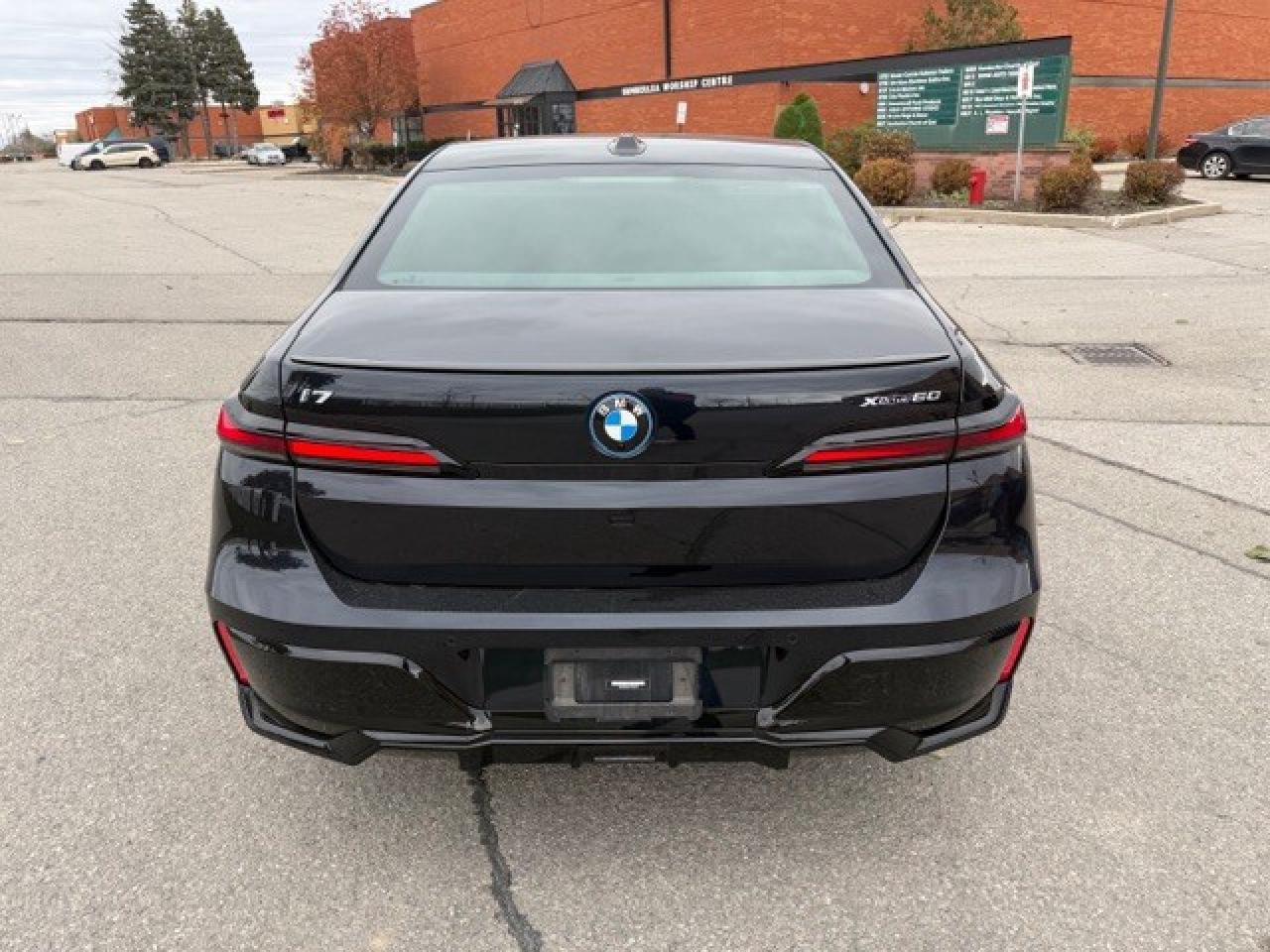 2023 BMW i7 xDrive60 REAR ENTERTAINMENT CASHMERE INT Photo
