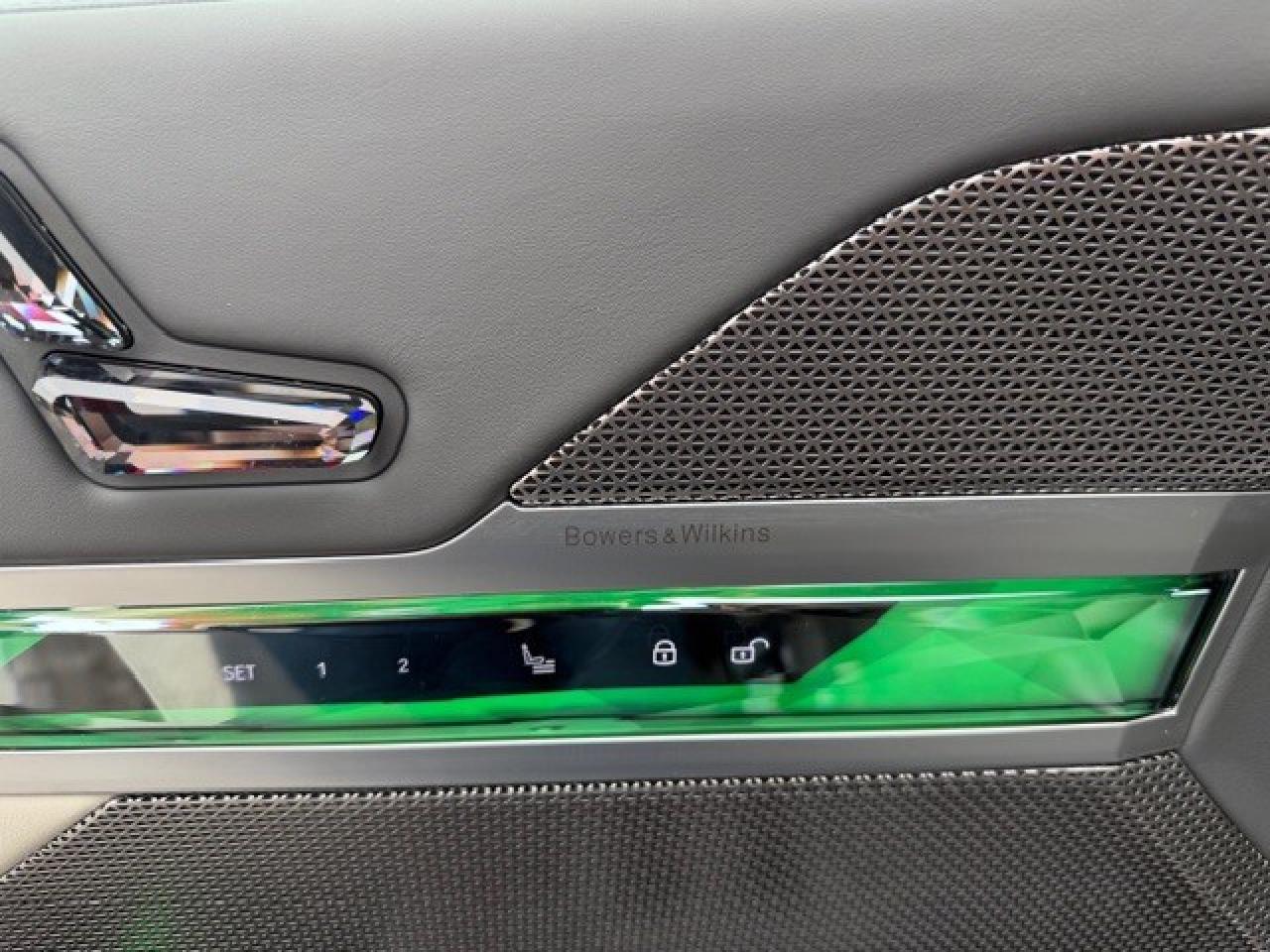 2023 BMW i7 xDrive60 REAR ENTERTAINMENT CASHMERE INT Photo