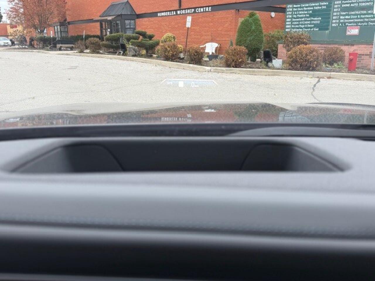 2023 BMW i7 xDrive60 REAR ENTERTAINMENT CASHMERE INT Photo