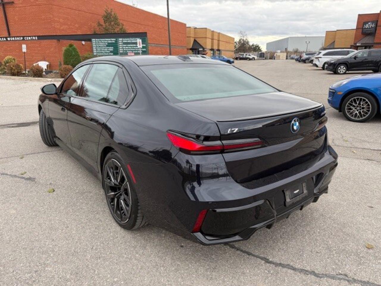 2023 BMW i7 xDrive60 REAR ENTERTAINMENT MASSAGE SEATS Photo
