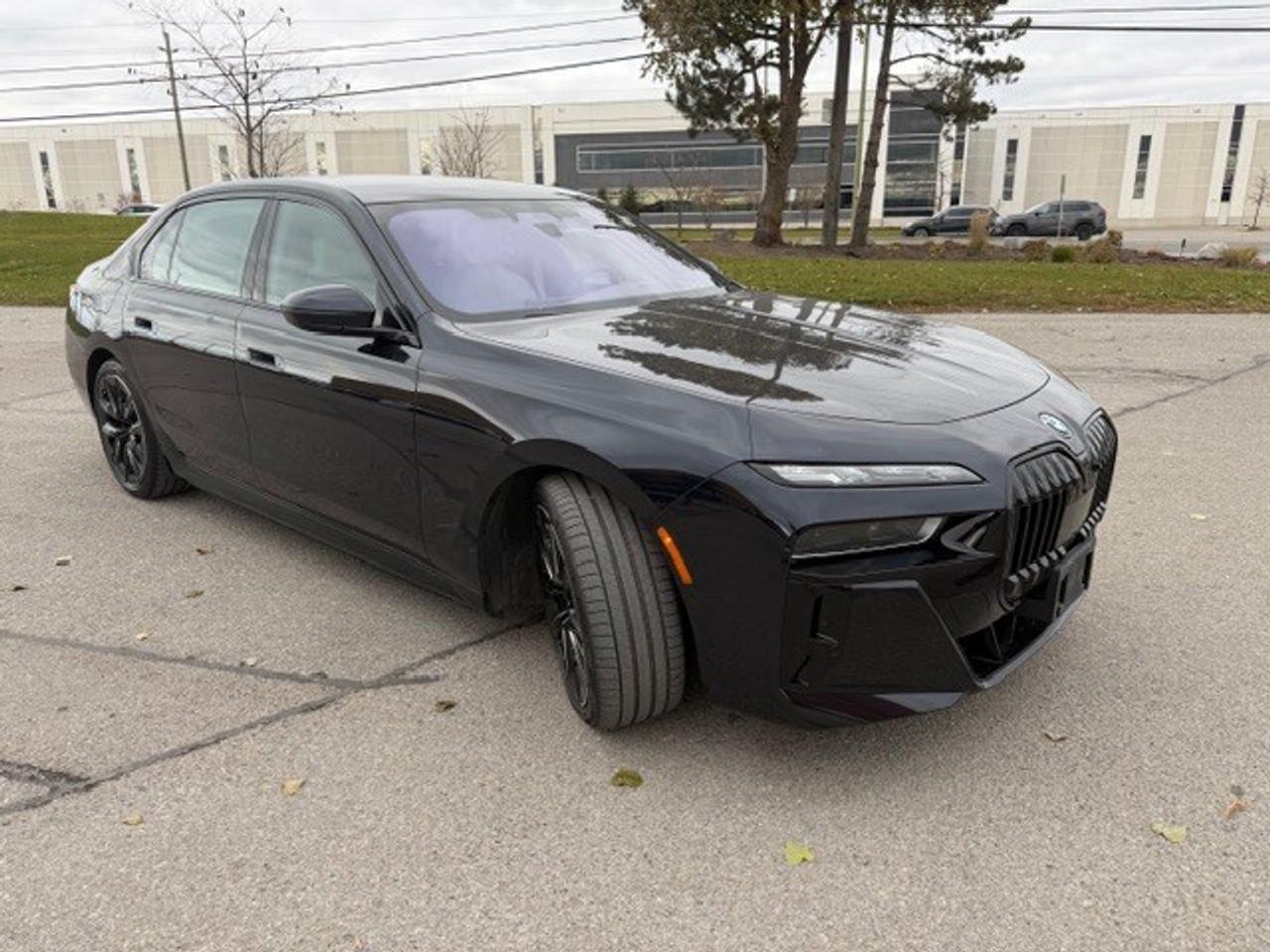 2023 BMW i7 xDrive60 REAR ENTERTAINMENT MASSAGE SEATS Photo