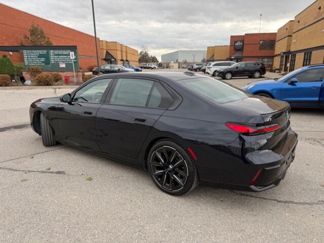 2023 BMW i7 xDrive60 REAR ENTERTAINMENT MASSAGE SEATS Photo