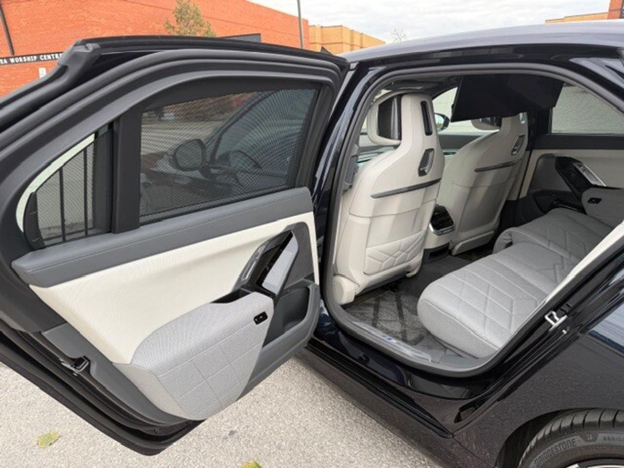 2023 BMW i7 xDrive60 REAR ENTERTAINMENT MASSAGE SEATS Photo