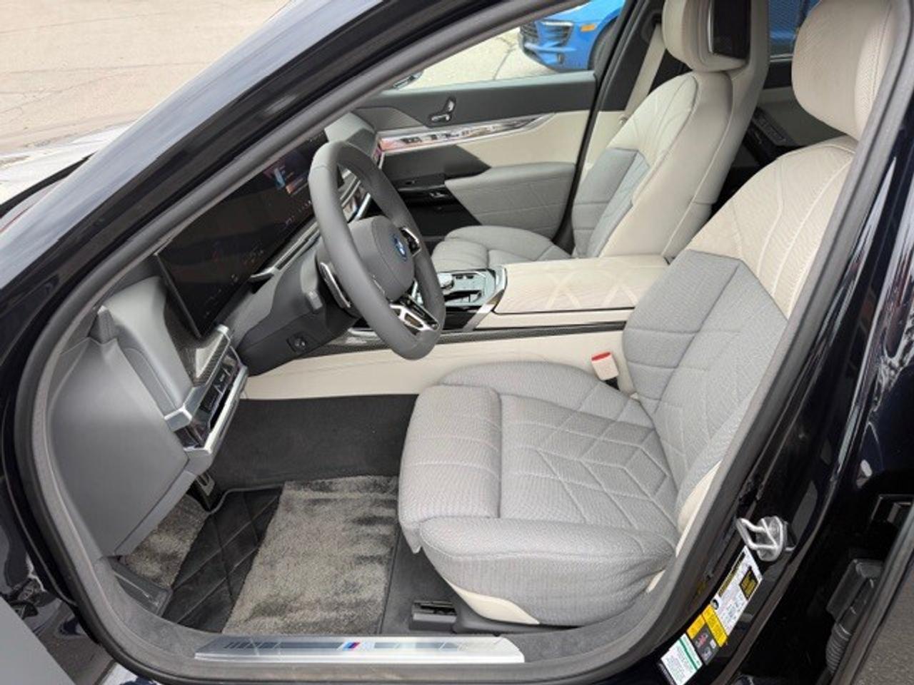 2023 BMW i7 xDrive60 REAR ENTERTAINMENT MASSAGE SEATS Photo