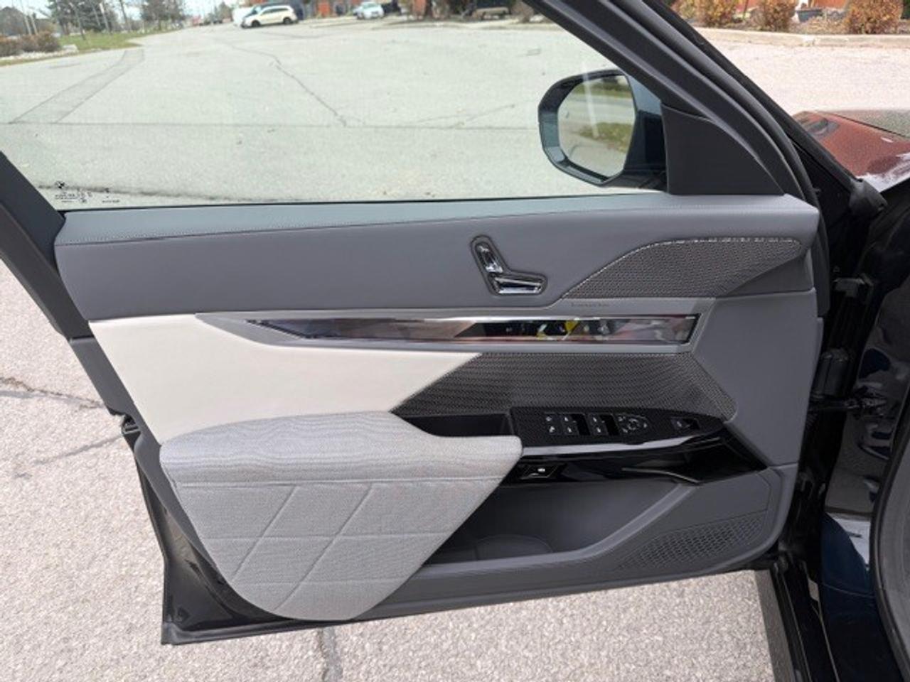 2023 BMW i7 xDrive60 REAR ENTERTAINMENT MASSAGE SEATS Photo