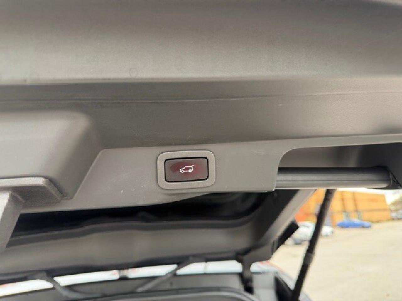 2019 Land Rover Range Rover Sport SVR 1 Owner Clean Carfax Service Records Photo