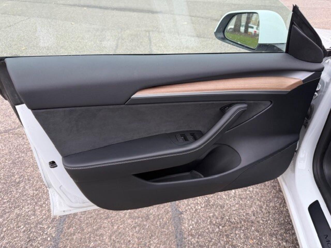 2023 Tesla Model 3 RWD LFP Battery 1 Owner\CleanCarfax Tesla Warranty Photo