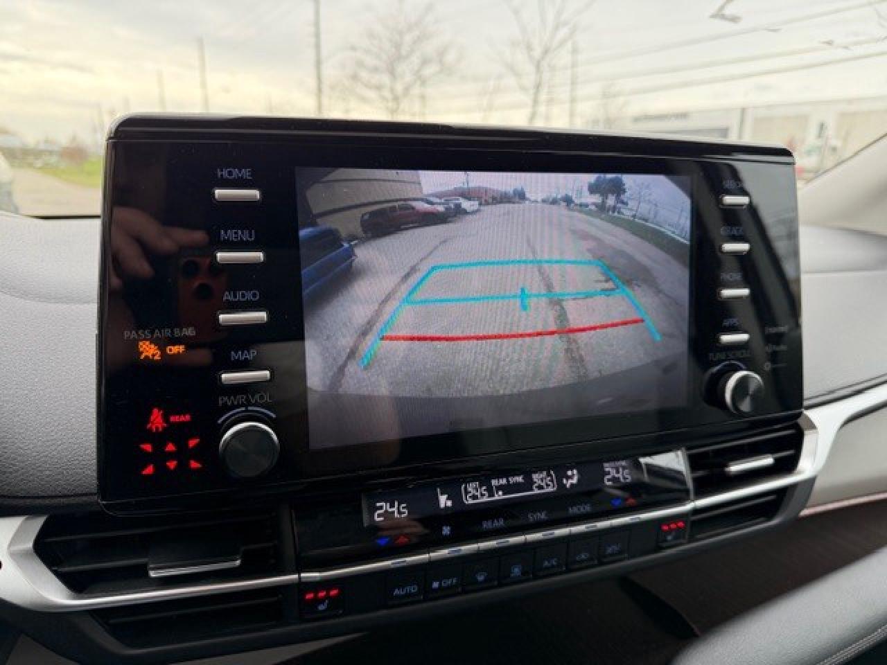 2024 Toyota Sienna XLE 8-Passenger FWD LEATHER 1 OWNER HYBRID Photo