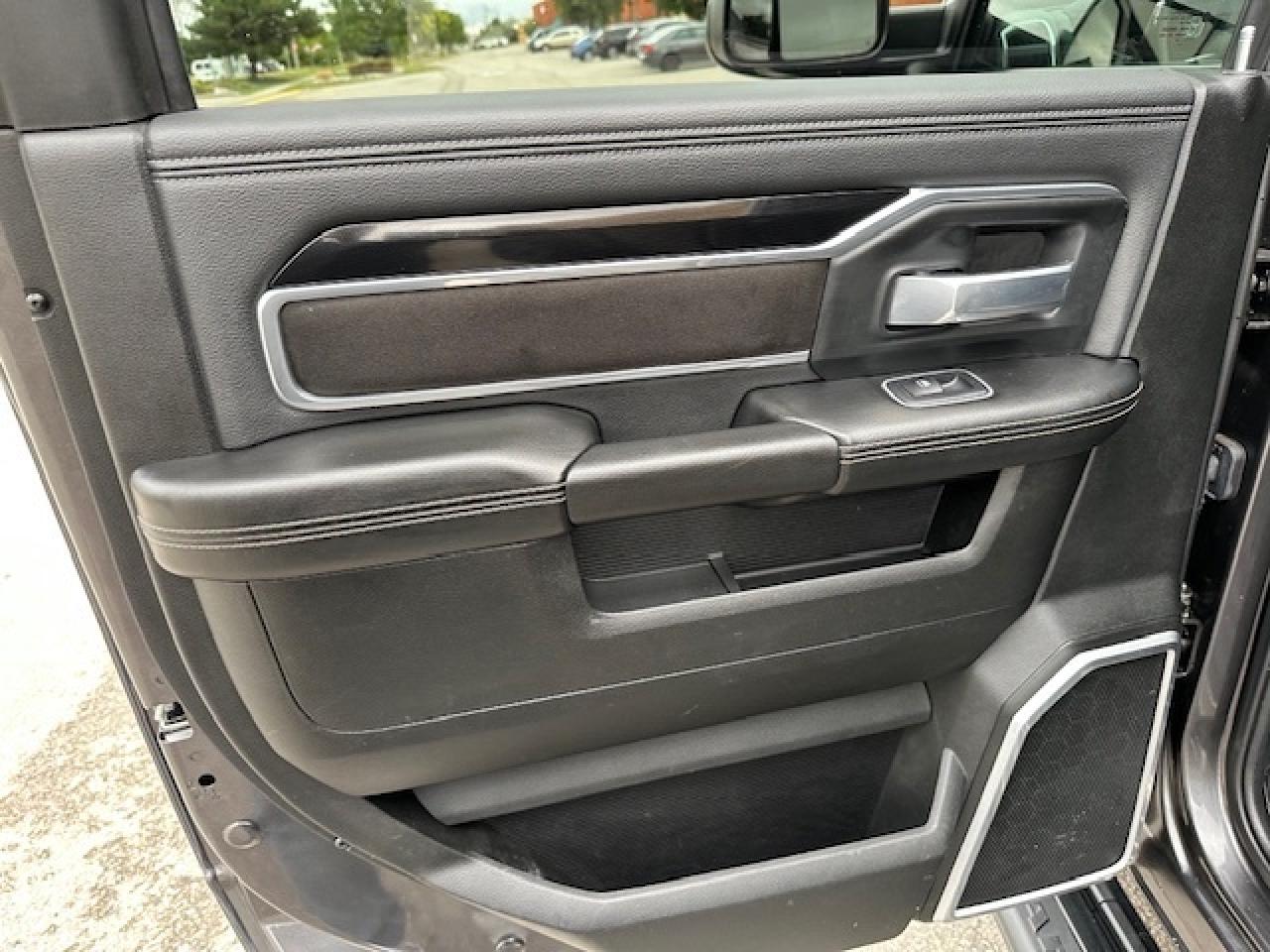 2022 RAM 2500 Laramie NIGHT 4x4 6.7 Diesel 360 CAM NEW TIRES Photo