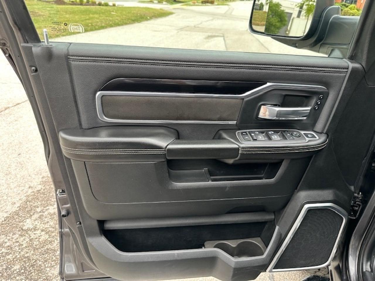 2022 RAM 2500 Laramie NIGHT 4x4 6.7 Diesel 360 CAM NEW TIRES Photo