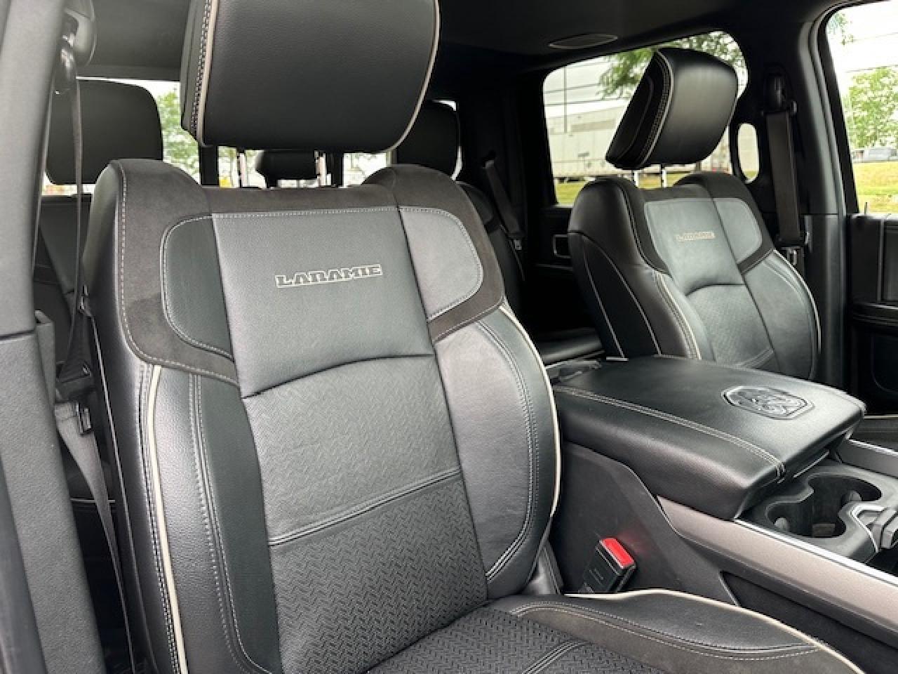 2022 RAM 2500 Laramie NIGHT 4x4 6.7 Diesel 360 CAM NEW TIRES Photo