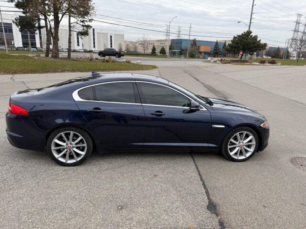 2014 Jaguar XF V6 AWD WIRELESS APPLE CARPLAY SUNROOF Photo2
