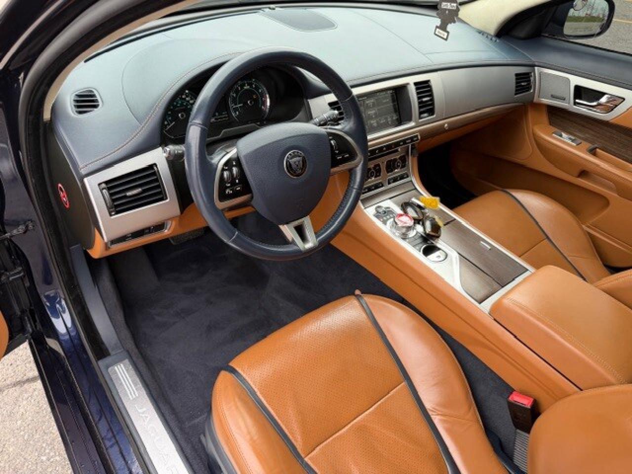 2014 Jaguar XF V6 AWD WIRELESS APPLE CARPLAY SUNROOF Photo