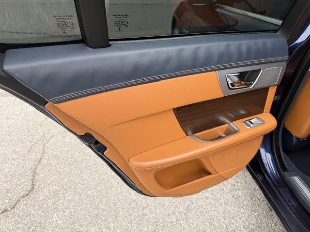 2014 Jaguar XF V6 AWD WIRELESS APPLE CARPLAY SUNROOF Photo