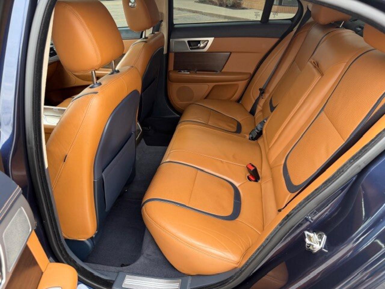 2014 Jaguar XF V6 AWD WIRELESS APPLE CARPLAY SUNROOF Photo