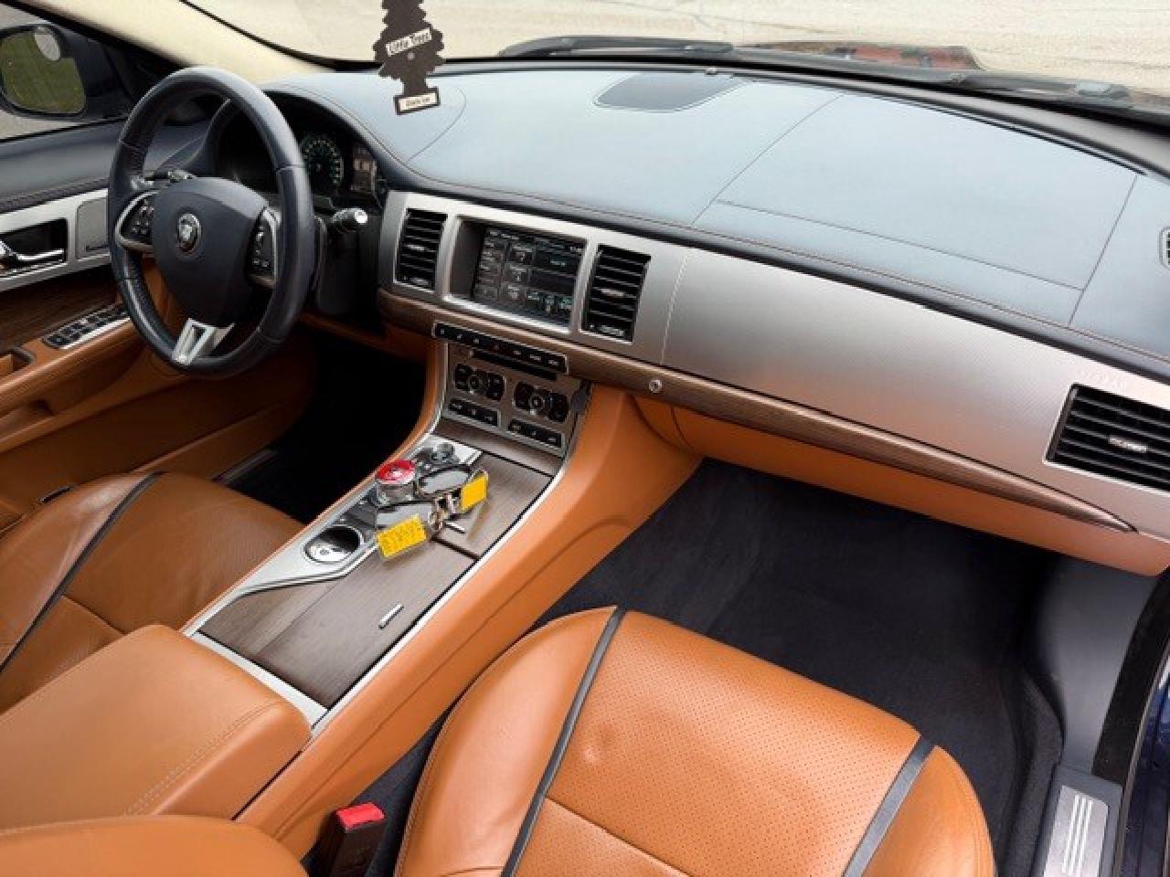 2014 Jaguar XF V6 AWD WIRELESS APPLE CARPLAY SUNROOF Photo