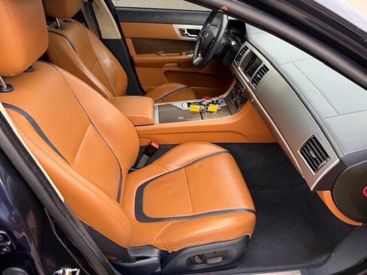 2014 Jaguar XF V6 AWD WIRELESS APPLE CARPLAY SUNROOF Photo