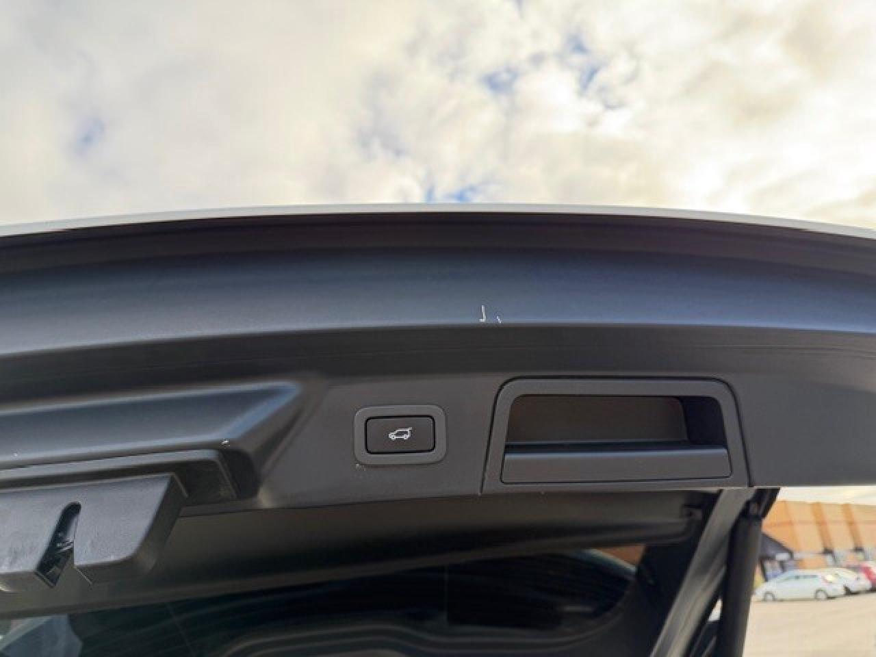 2020 Land Rover Range Rover Velar P300 R-Dynamic S Heads Up Cooled Seat Digital dash Photo