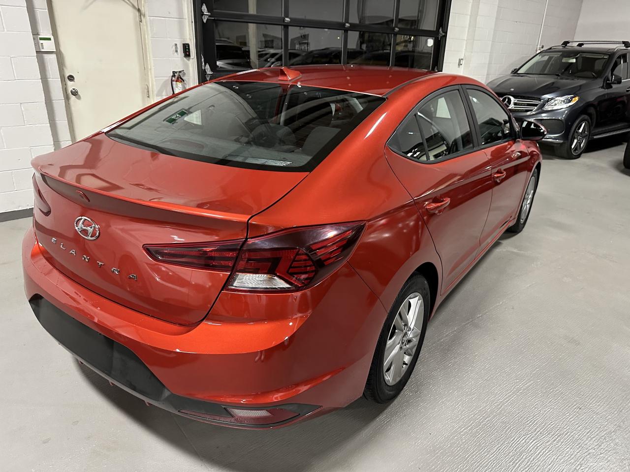 2019 Hyundai Elantra Automatic 1 Owner AppleCarplay Certified Alloys Photo