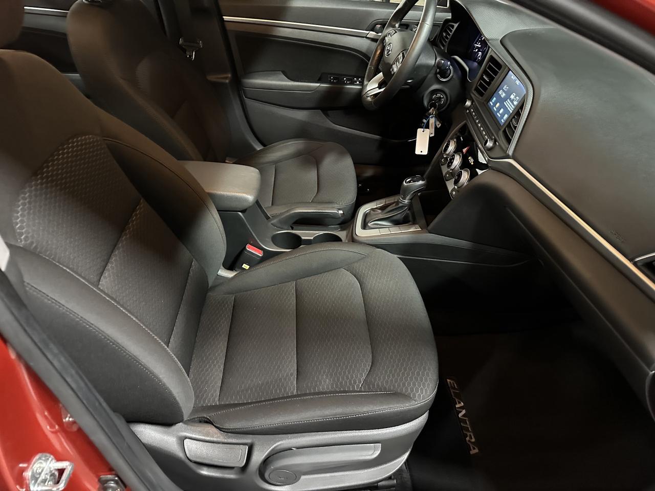 2019 Hyundai Elantra Automatic 1 Owner AppleCarplay Certified Alloys Photo