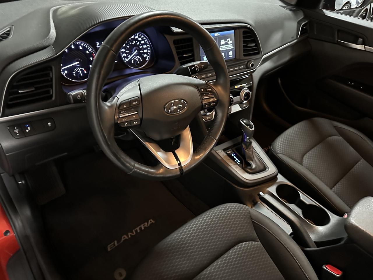 2019 Hyundai Elantra Automatic 1 Owner AppleCarplay Certified Alloys Photo