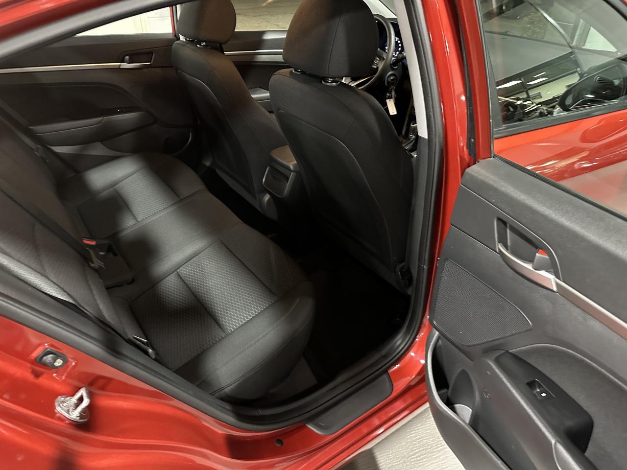 2019 Hyundai Elantra Automatic 1 Owner AppleCarplay Certified Alloys Photo