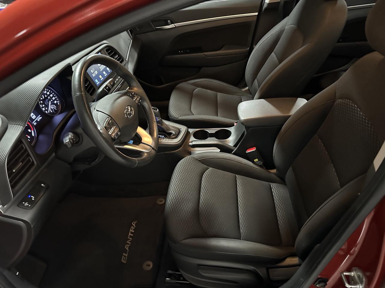 2019 Hyundai Elantra Automatic 1 Owner AppleCarplay Certified Alloys Photo